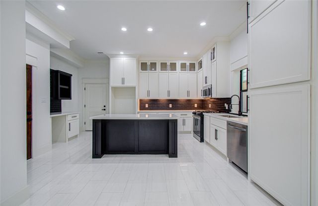 119 E 38th Street, Houston, TX 77018