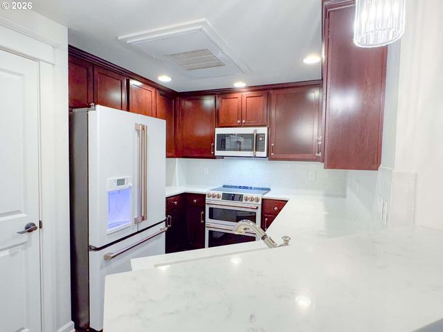 3420 SUMMERLINN Dr, West Linn, OR 97068