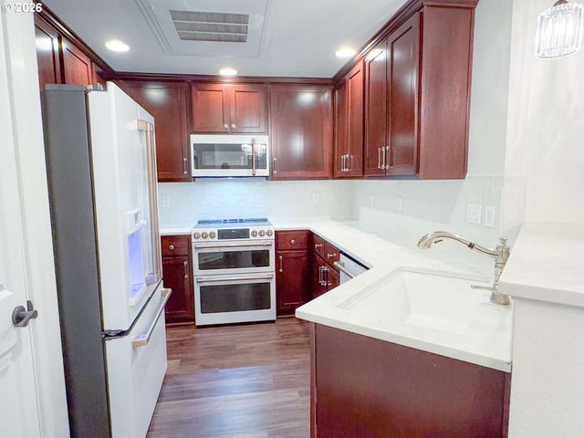 3420 SUMMERLINN Dr, West Linn, OR 97068