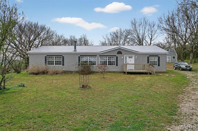 31338 Highway 32, Lebanon, MO 65536