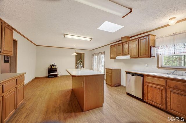 31338 Highway 32, Lebanon, MO 65536