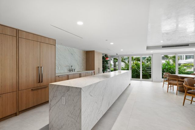 2784 S Ocean Boulevard 303n, Palm Beach, FL 33480