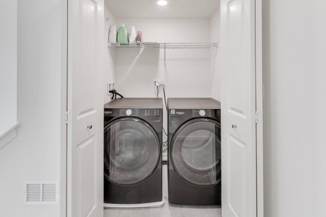 2251 Venture Drive, Schaumburg, IL 60193