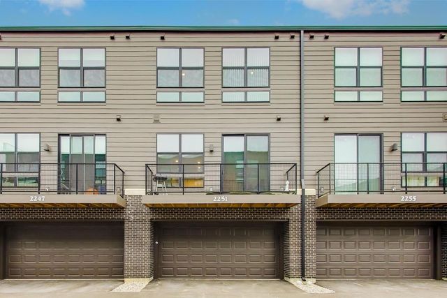 2251 Venture Drive, Schaumburg, IL 60193