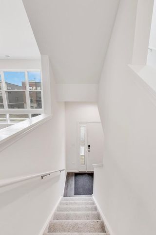 2251 Venture Drive, Schaumburg, IL 60193