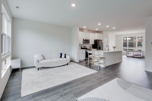 2251 Venture Drive, Schaumburg, IL 60193