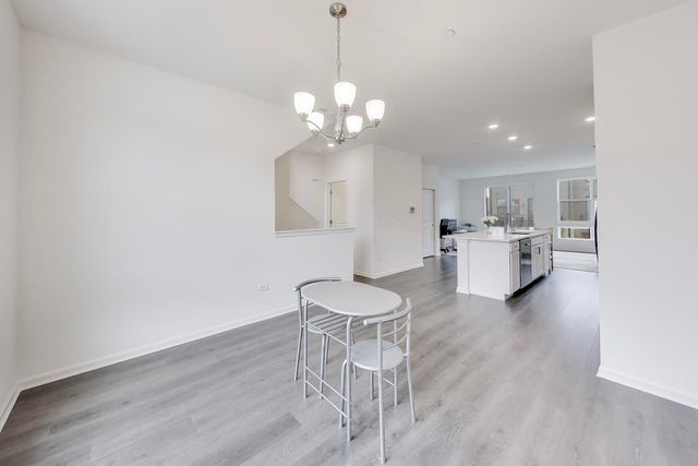 2251 Venture Drive, Schaumburg, IL 60193