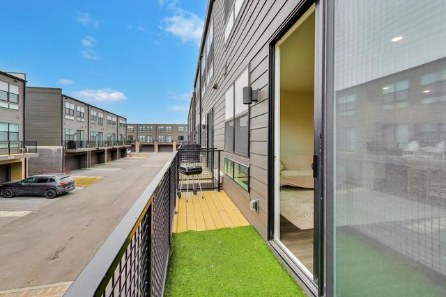 2251 Venture Drive, Schaumburg, IL 60193