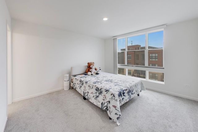 2251 Venture Drive, Schaumburg, IL 60193