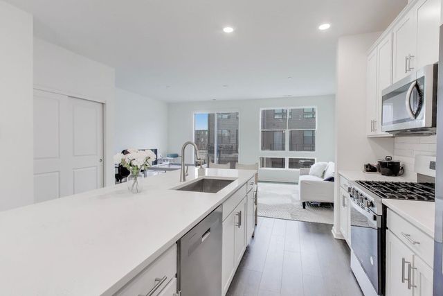 2251 Venture Drive, Schaumburg, IL 60193