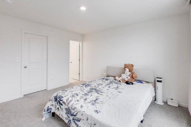 2251 Venture Drive, Schaumburg, IL 60193