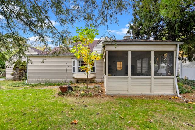 301 W Riverglen Drive, Columbus, OH 43085