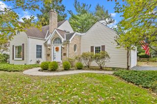 301 W Riverglen Drive, Columbus, OH 43085