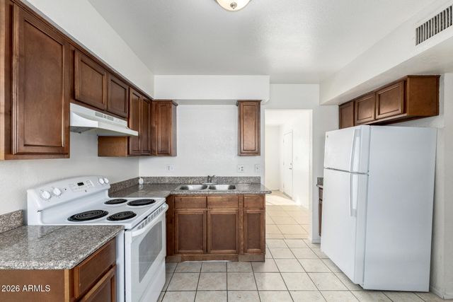 6742 W PALMAIRE Avenue, Glendale, AZ 85303