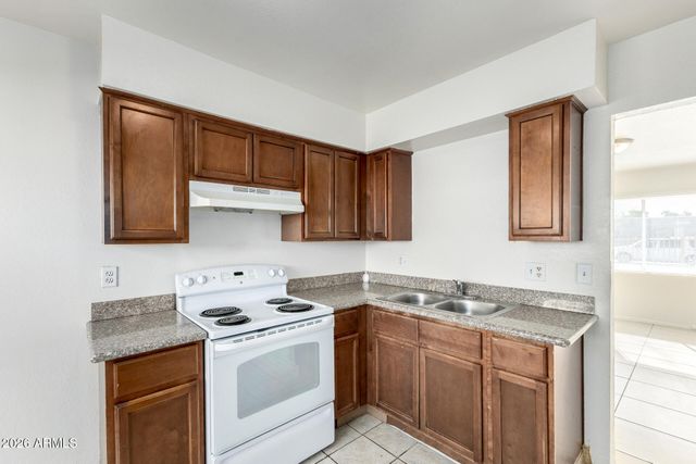 6742 W PALMAIRE Avenue, Glendale, AZ 85303