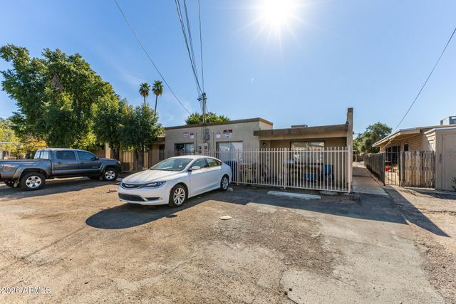 6742 W PALMAIRE Avenue, Glendale, AZ 85303