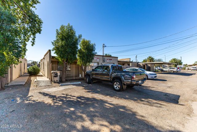 6742 W PALMAIRE Avenue, Glendale, AZ 85303