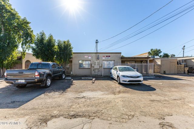 6742 W PALMAIRE Avenue, Glendale, AZ 85303