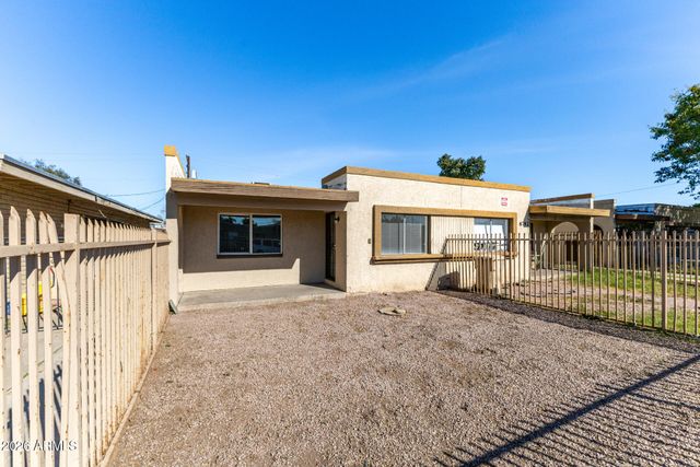 6742 W PALMAIRE Avenue, Glendale, AZ 85303