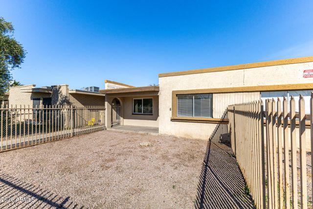 6742 W PALMAIRE Avenue, Glendale, AZ 85303