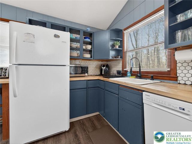 53 Maple Street, Clifton Twp, PA 18424