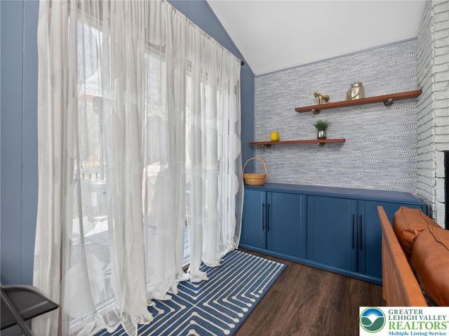 53 Maple Street, Clifton Twp, PA 18424