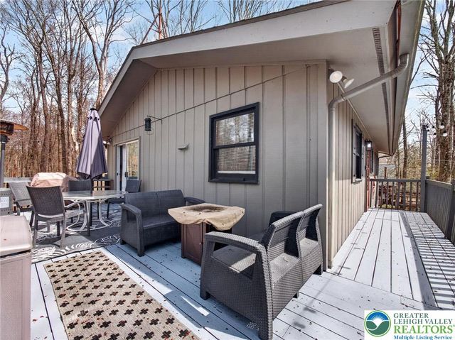 53 Maple Street, Clifton Twp, PA 18424