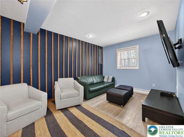 53 Maple Street, Clifton Twp, PA 18424