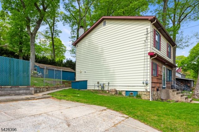 19 E Shore Rd, Jefferson Twp., NJ 07849