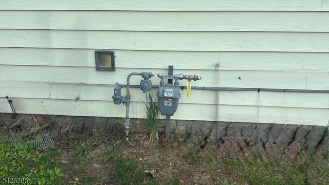 19 E Shore Rd, Jefferson Twp., NJ 07849