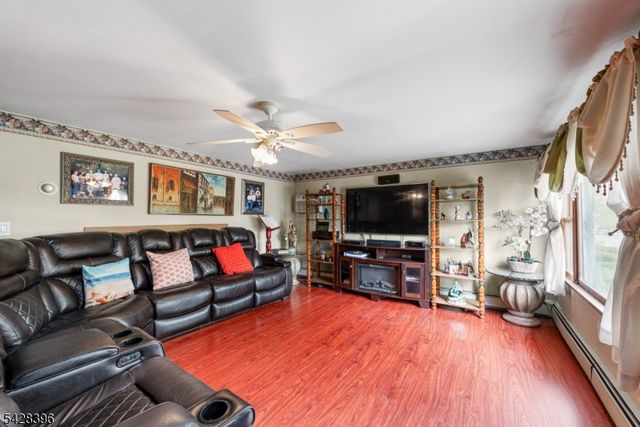 19 E Shore Rd, Jefferson Twp., NJ 07849