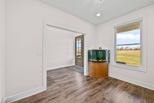 720 Moore Hollow Rd, Indian Mound, TN 37079