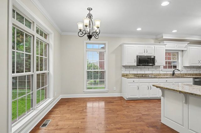 544 Larkspur Dr, Clarksville, TN 37043