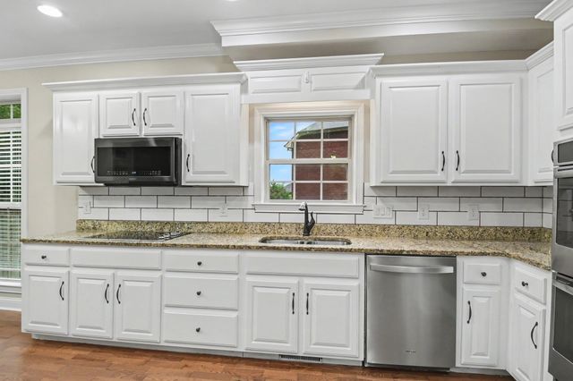 544 Larkspur Dr, Clarksville, TN 37043