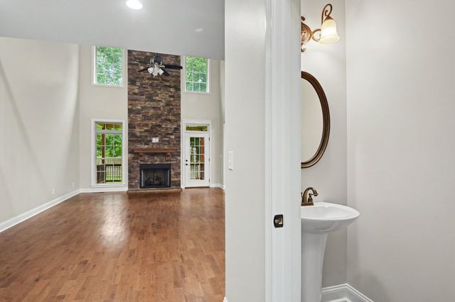 544 Larkspur Dr, Clarksville, TN 37043