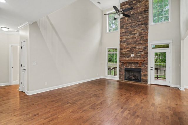 544 Larkspur Dr, Clarksville, TN 37043