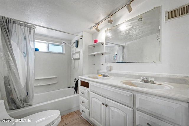 8610 LENOX Avenue, Jacksonville, FL 32221