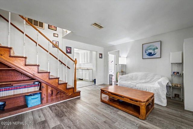 8610 LENOX Avenue, Jacksonville, FL 32221