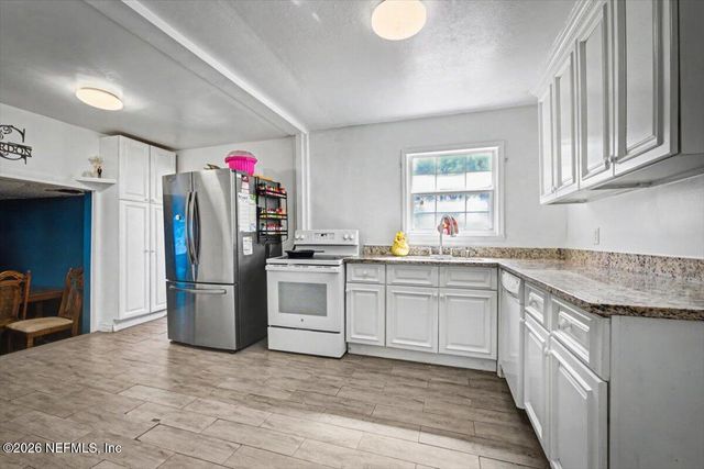 8610 LENOX Avenue, Jacksonville, FL 32221