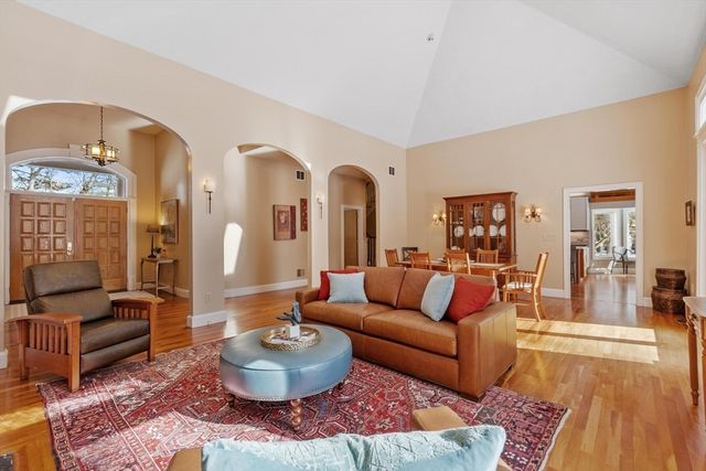 2 Duston Ln, Acton, MA 01720