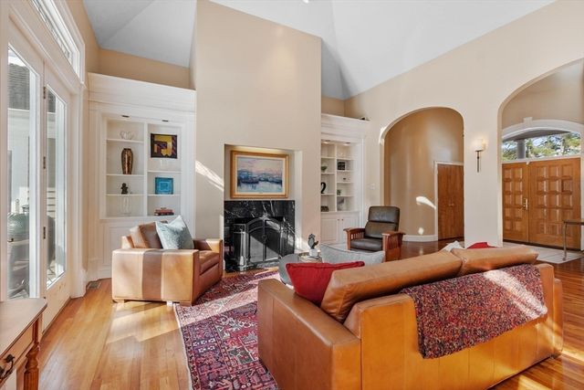 2 Duston Ln, Acton, MA 01720