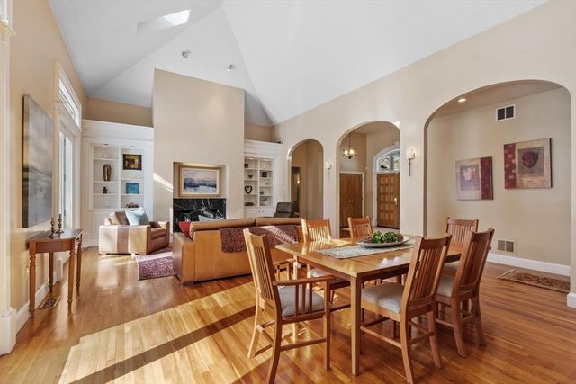 2 Duston Ln, Acton, MA 01720