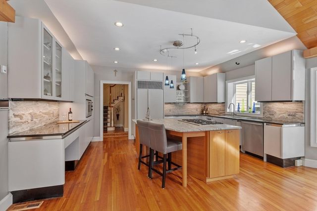 2 Duston Ln, Acton, MA 01720