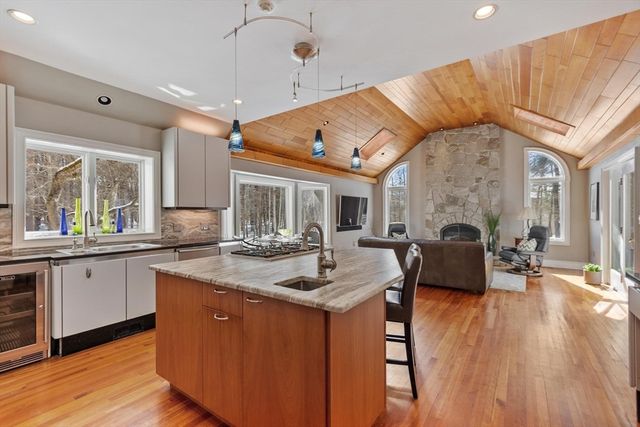 2 Duston Ln, Acton, MA 01720