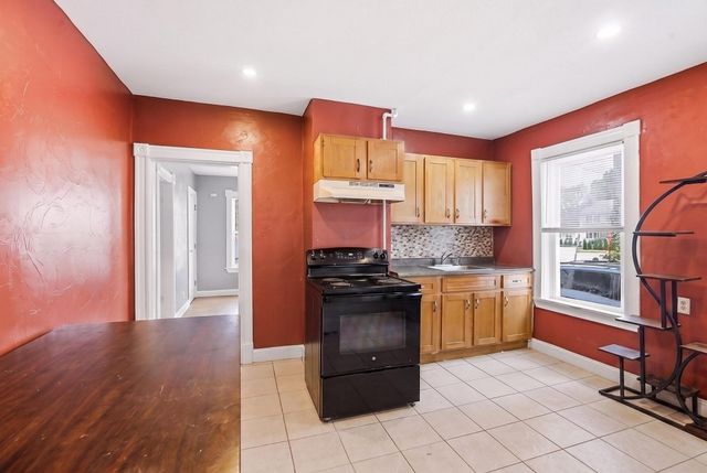 132 Huntington St, Brockton, MA 02301