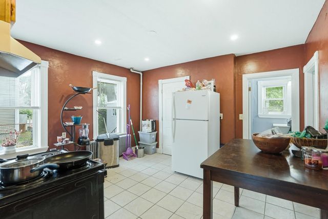 132 Huntington St, Brockton, MA 02301