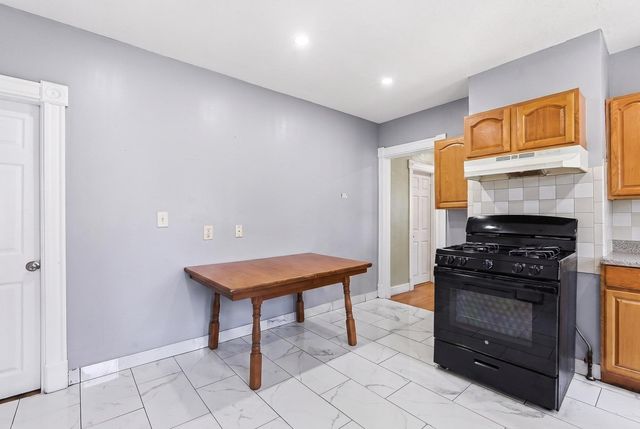 132 Huntington St, Brockton, MA 02301