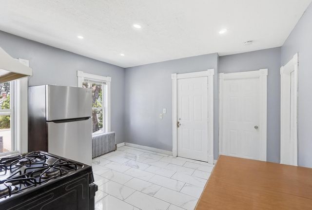 132 Huntington St, Brockton, MA 02301