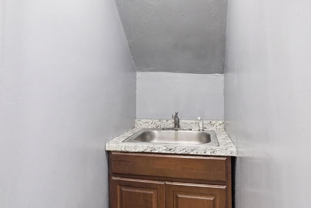 132 Huntington St, Brockton, MA 02301