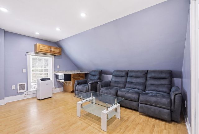 132 Huntington St, Brockton, MA 02301